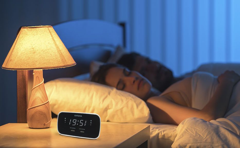 AIWA DUAL ALARM CLOCK RADIO WITH 2 CHARGING USB PORTS BLACK