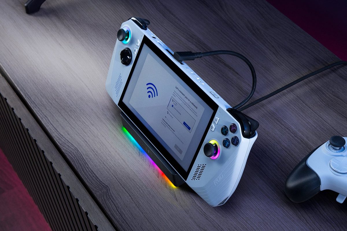 Razer Handheld Dock Chroma - Steam Deck, Switch 2, Smartphones, Tablets - USB C/USB A/HDMI/GbE/100W