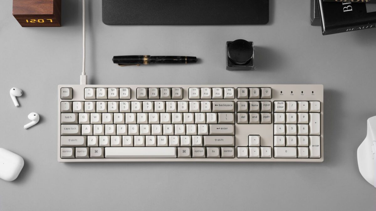 Keychron C2 Pro (C2PX-M1) QMK/VIA Mechanical Red Switch - 8K Polling Rate Hot Swap. 100% US Retro RG