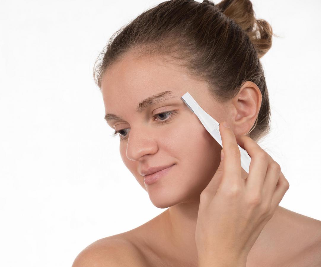 ADLER EYEBROWN TRIMMER WHITE