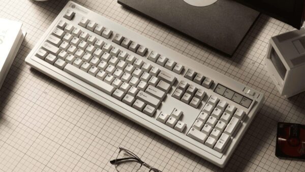 Keychron R6 (R6-M4) QMK Wireless Mechanical Keyboard Banana Switch Hot-Swap RGB 100% US Retro